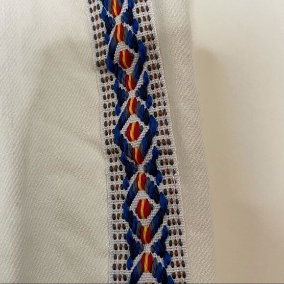 Seven7 White Embellished Leg Capri Jean - 8 - Picture 3 of 7